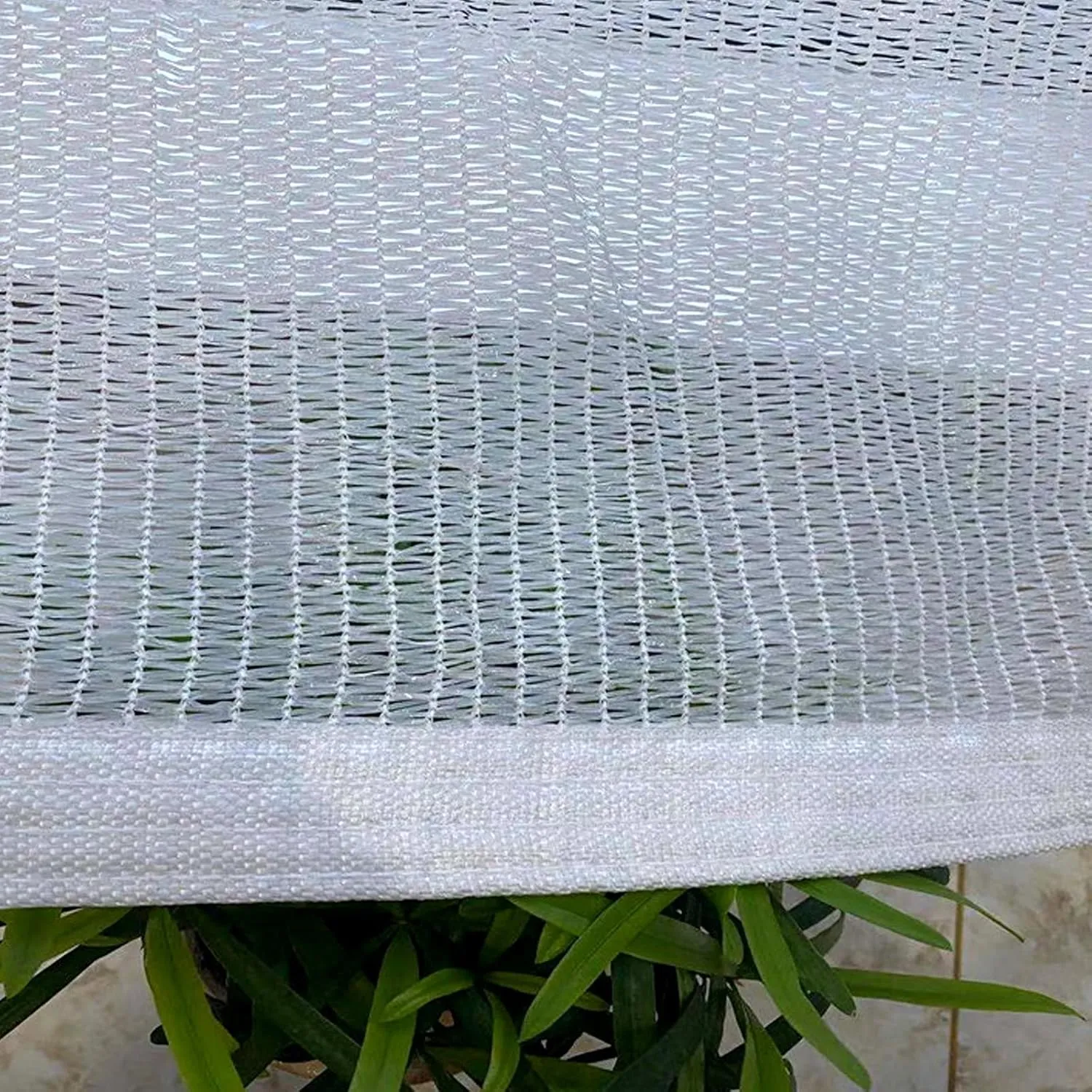 85% UV Resistant Anti-Aging White Sunblock Shade Cloth,Water and Air Permeable Mesh Tarp,Shade Netting with Grommets,Rope,Sun Shade Sail for Roof Courtyard Garden Fence (2x2m/6.6x6.6ft)