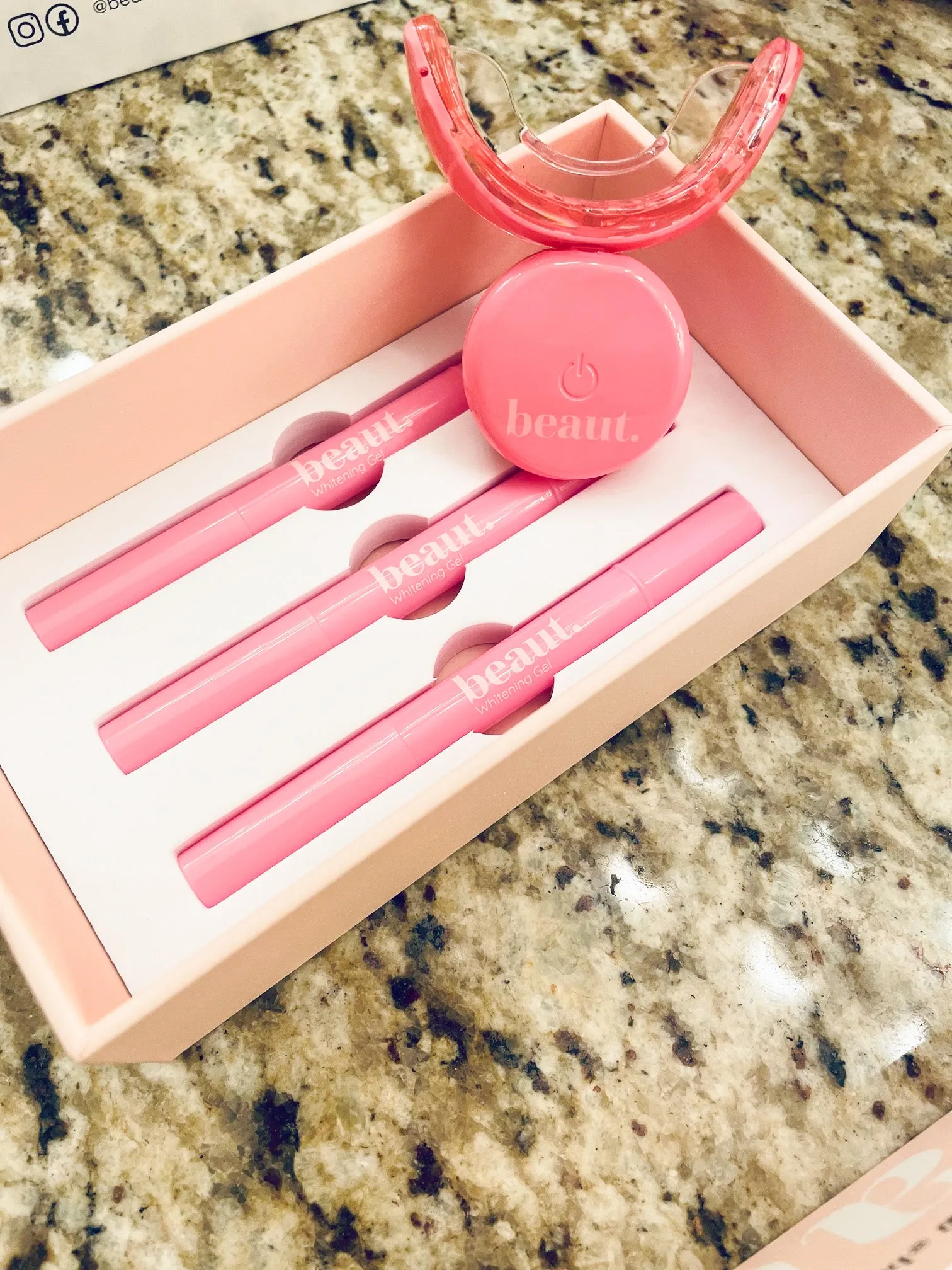 Beaut Wireless Dual-Light Therapy Teeth Whitening System