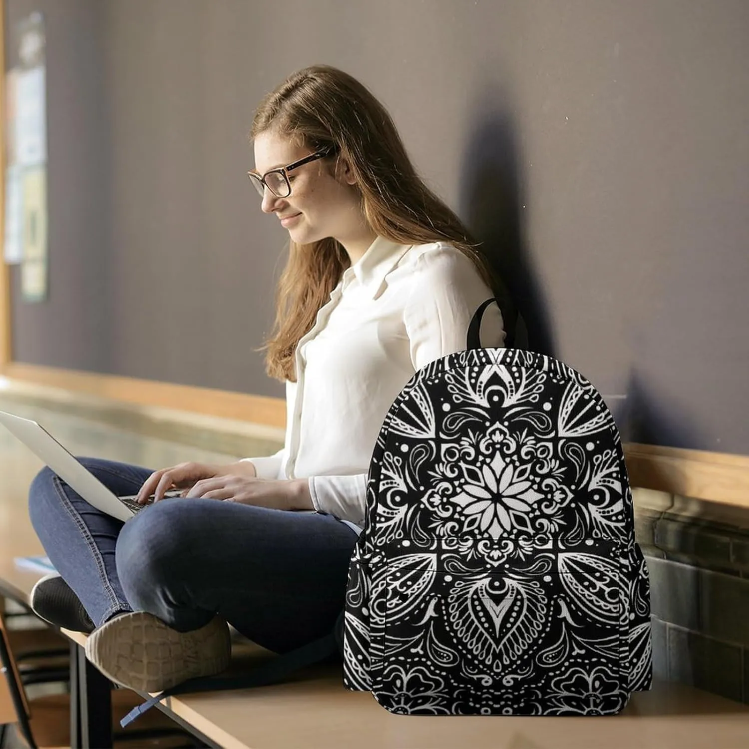Black White Paisley Classic And Stylish Large Capacity Portable Half Print Backpack