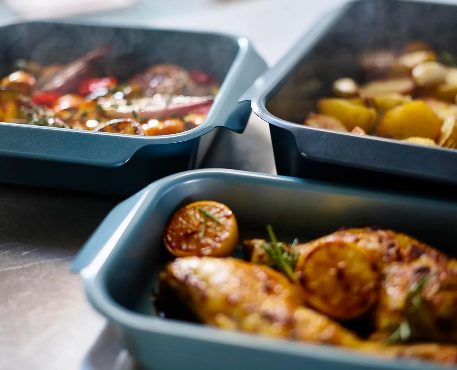 Joseph Joseph Nest Bakeware and Roasting Pan, Carbon Steel Baking Pan with Non-Stick Coating, Easy-Pull Handles, Organized Kitchen Storage, Medium, Blue