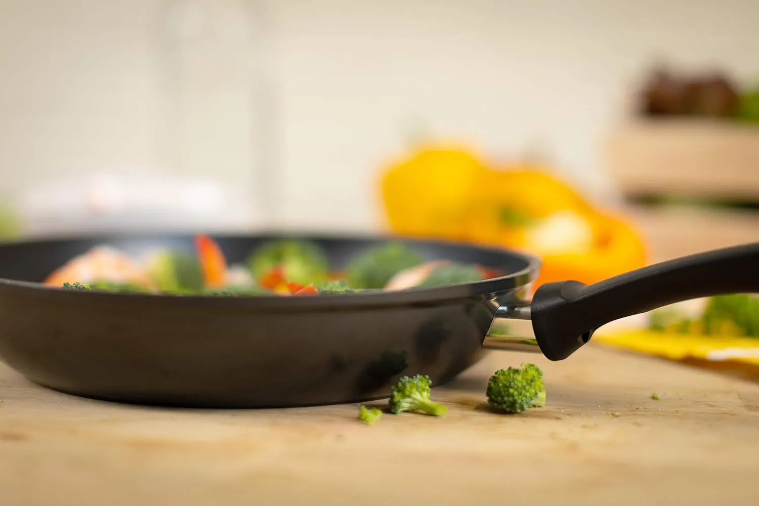 Kuhn Rikon Easy Induction Non Stick Aluminium Frying Pan with Bakelite Handle 20cm. Nonstick Frying Pan Induction Safe Pan. Oven Safe and Dishwasher Safe. Lifetime Kuhn Rikon Cookware Guarantee. Black