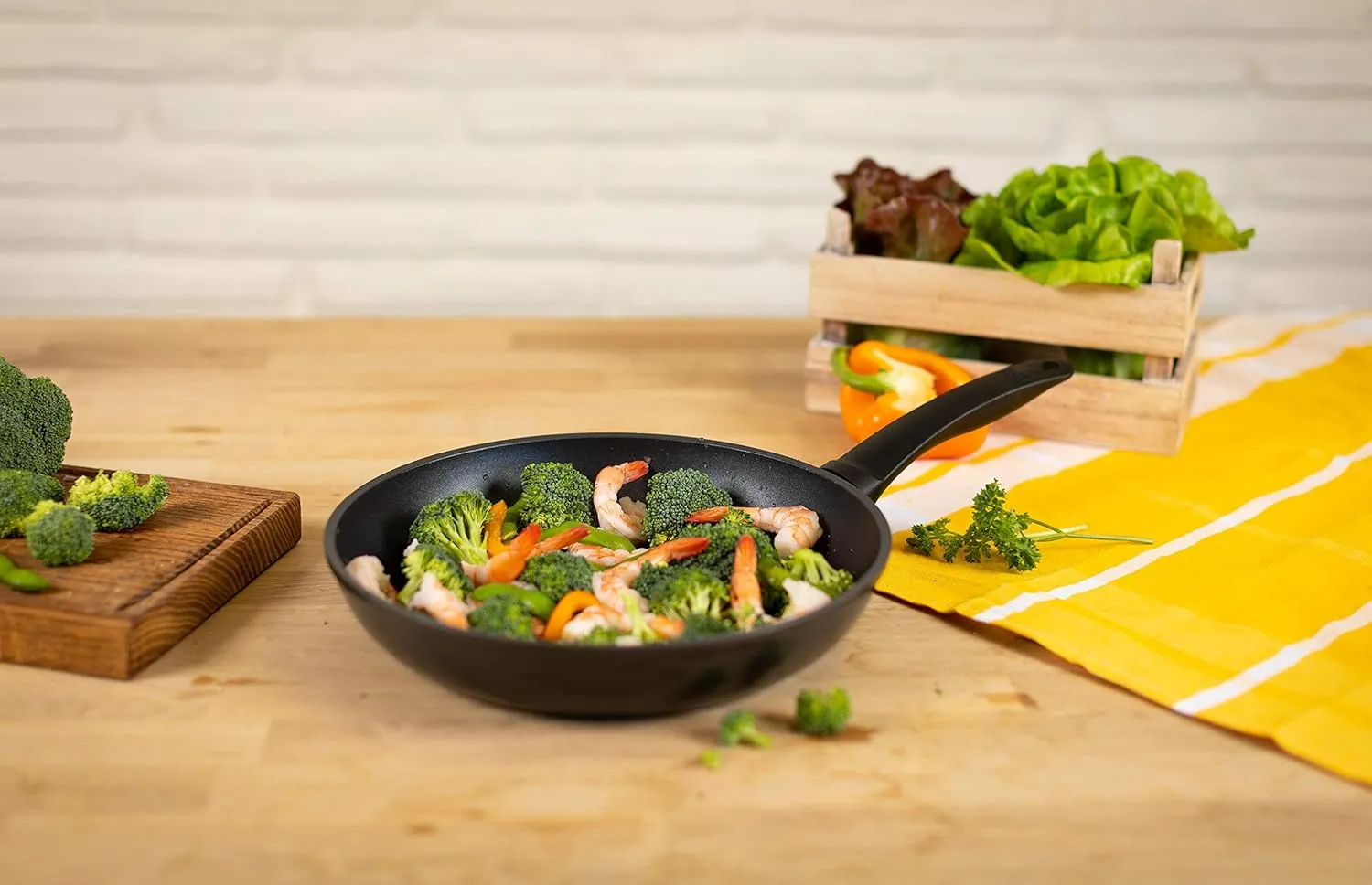 Kuhn Rikon Easy Induction Non Stick Aluminium Frying Pan with Bakelite Handle 20cm. Nonstick Frying Pan Induction Safe Pan. Oven Safe and Dishwasher Safe. Lifetime Kuhn Rikon Cookware Guarantee. Black