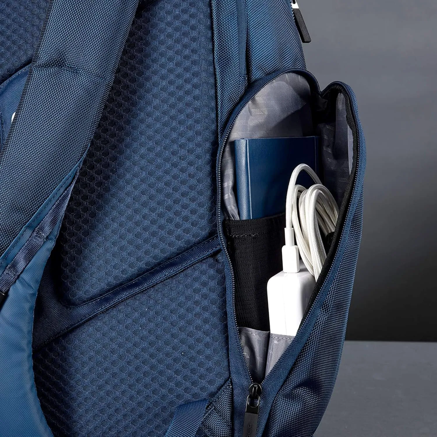 OGIO 25 Liter (Large), Grey Pindot, 25L