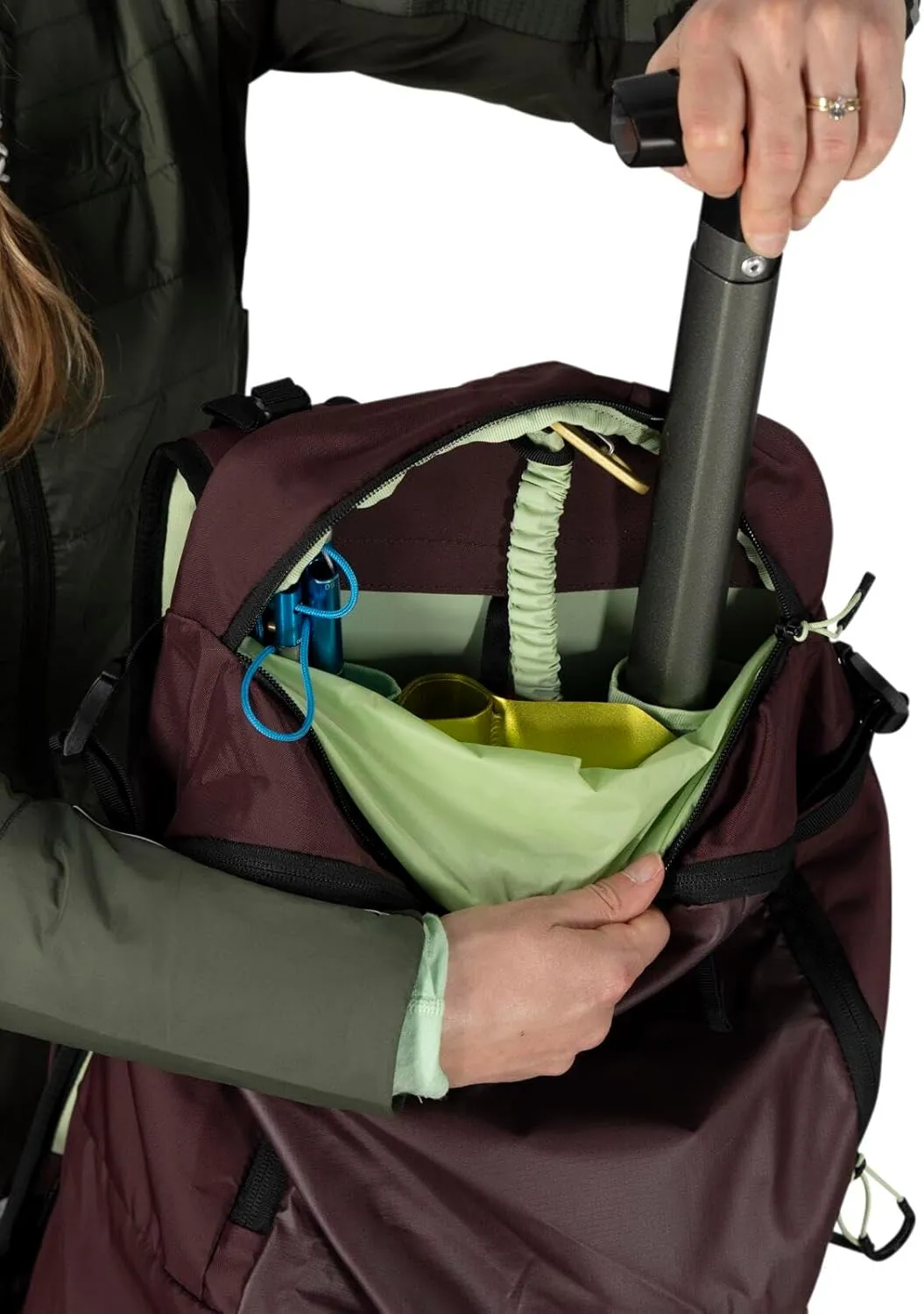 Osprey Firn 18L Ski and Snowboard Backpack, Elderberry Purple/Peppermint Green, Medium/Large